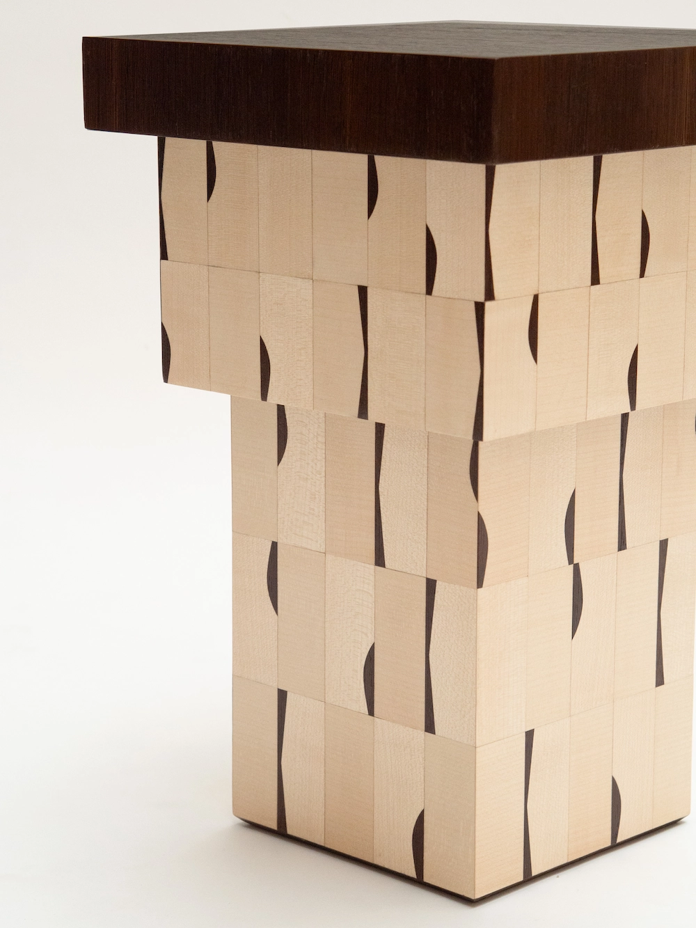 Furniture Project Management - Table with wood marquetry